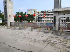 乐山市沙湾区某初级中学防撞桩安装完毕